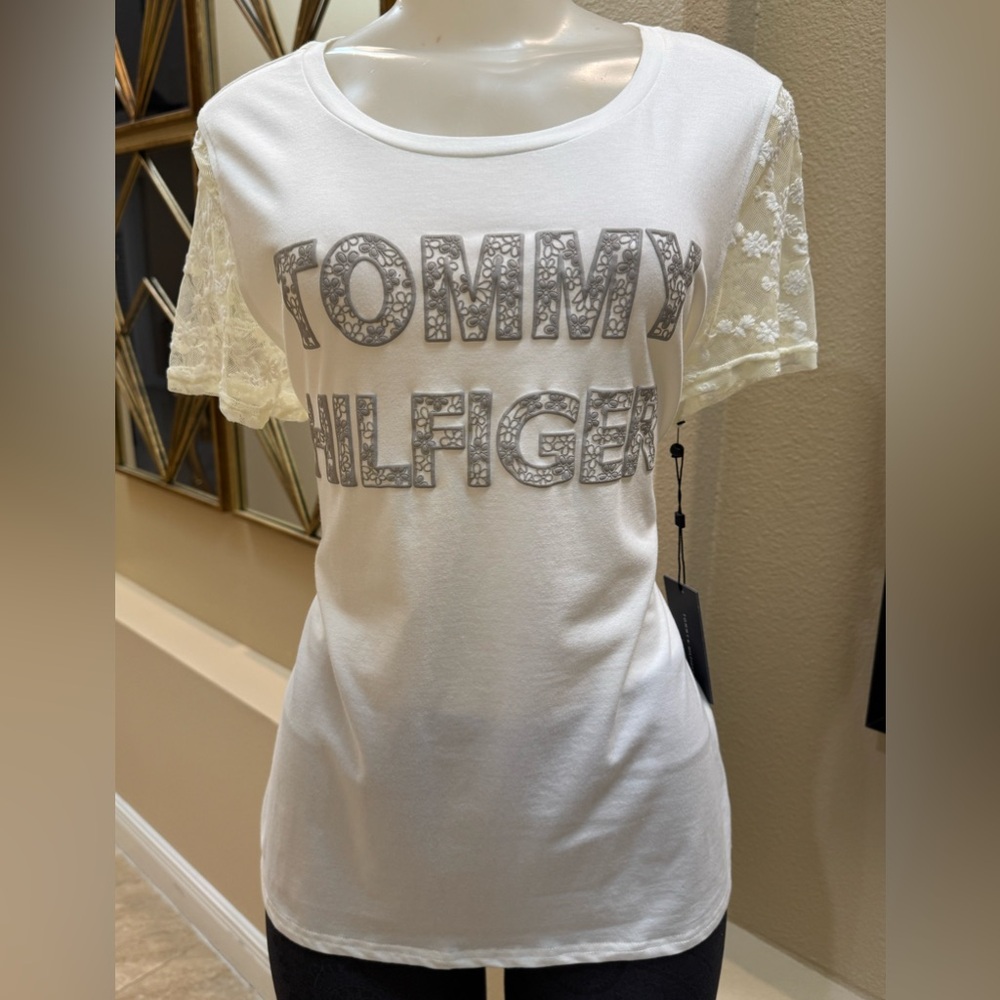 Tommy Hilfiger Women’s Short Sleeve Top. Size Larger. Off White. New with tags